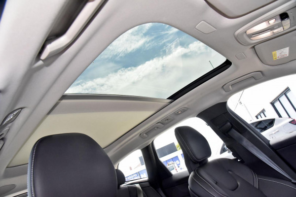 2023 Volvo XC60  Ultimate B5 Bright SUV Image 4