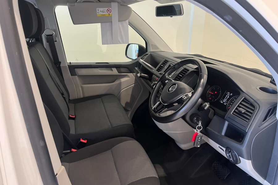 2018 Volkswagen Transporter T6 LWB Van Normal Roof Van Image 12