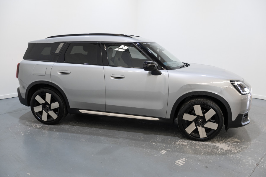 2024 MINI Countryman S Favoured SUV