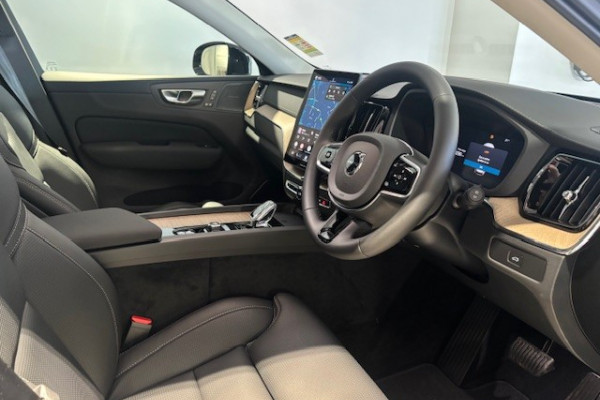 2026 Volvo XC60 UZ Ultra B5 Dark SUV Image 3