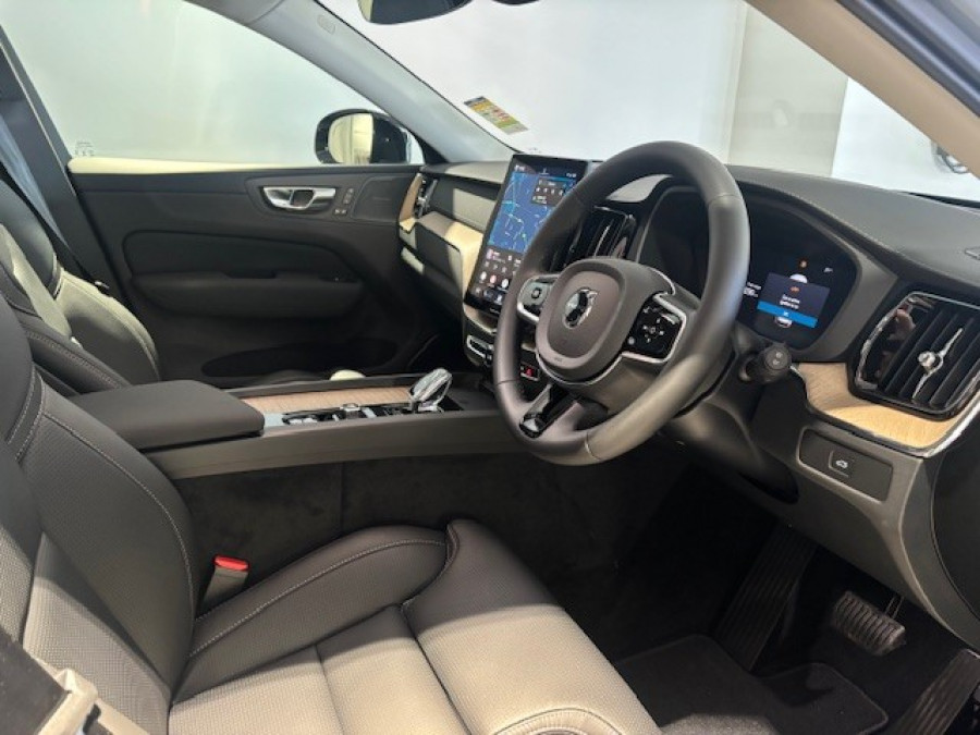2026 Volvo XC60 UZ Ultra B5 Dark SUV Image 3