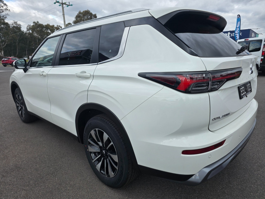 2025 Mitsubishi Outlander ZM LS SUV Image 5