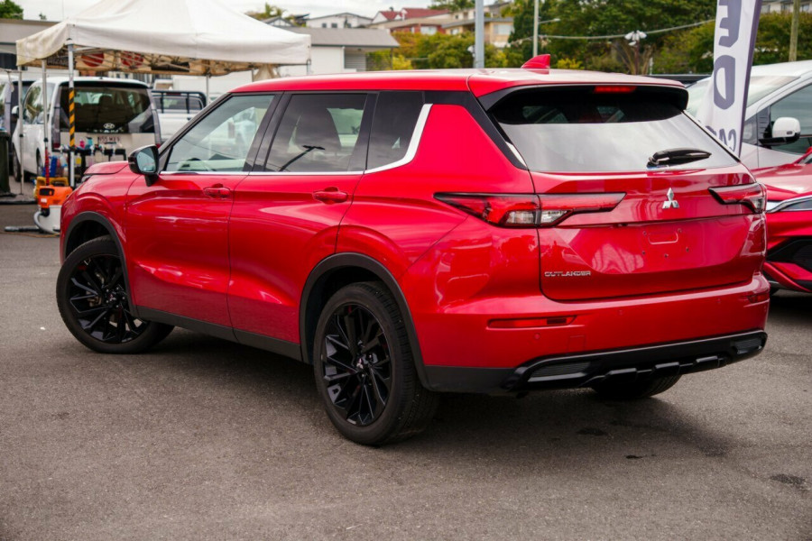 2024 Mitsubishi Outlander ZM Black Edition SUV Image 2