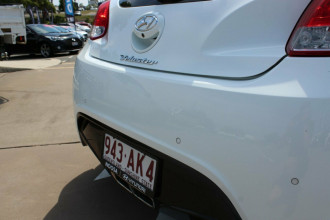 2012 Hyundai Veloster FS + Coupe Hatchback image 5