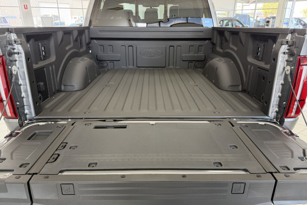 2024 Ford F-150  Lariat Dual Cab Image 9