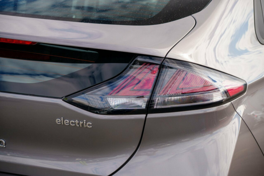 2022 Hyundai IONIQ AE.V4 Electric Elite Coupe Image 7