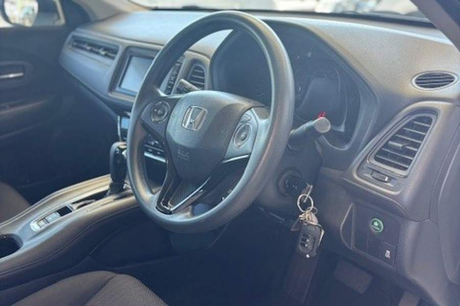 2017 Honda HR-V VTi SUV Image 12