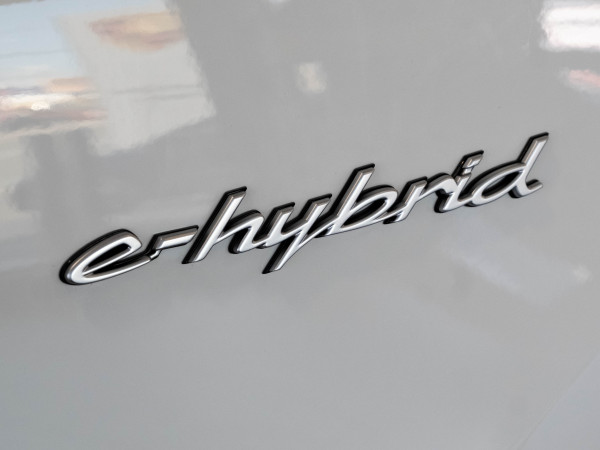 2025 Porsche Cayenne E-Hybrid SUV image 30