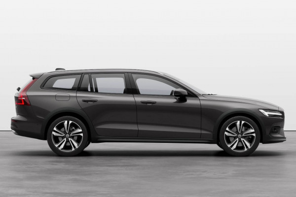 2023 MY24 Volvo V60 Cross Country  Ultimate B5 Bright Wagon Image 5