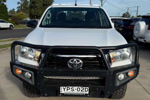 2019 Toyota HiLux 1Y46310ET SR Cab Chassis Image 2