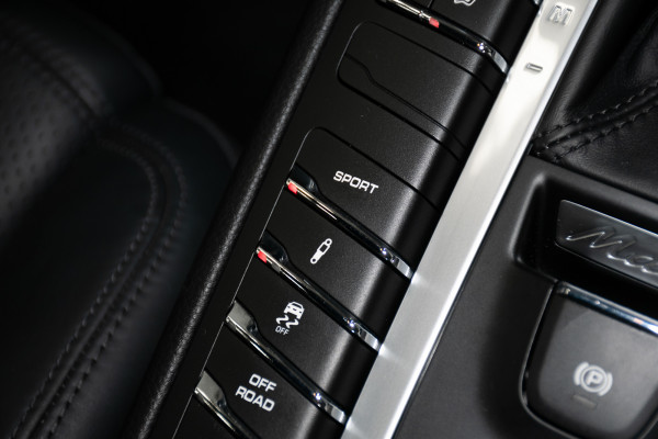 2020 Porsche Macan GTS SUV image 19