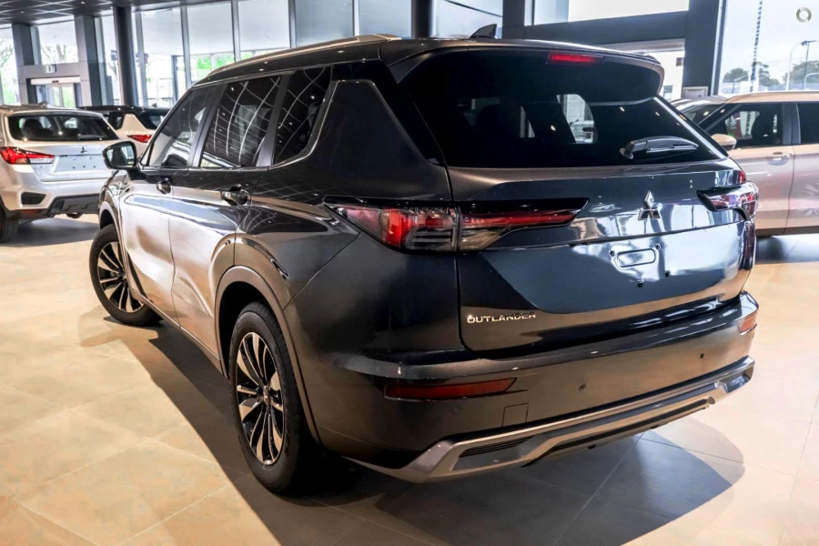 2025 Mitsubishi Outlander ZM LS SUV Image 4