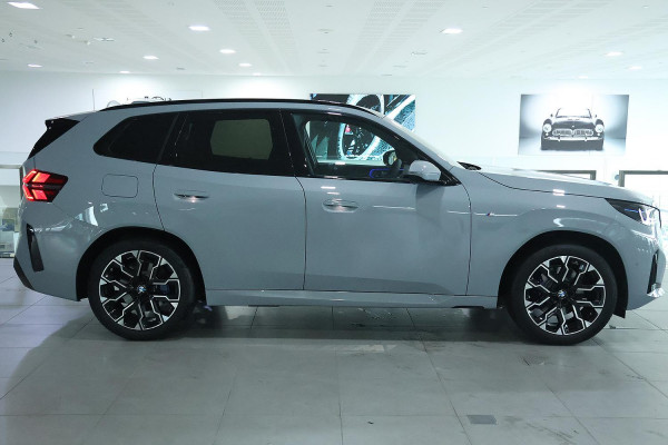 2025 BMW X3 G45 30e xDrive SUV image 6