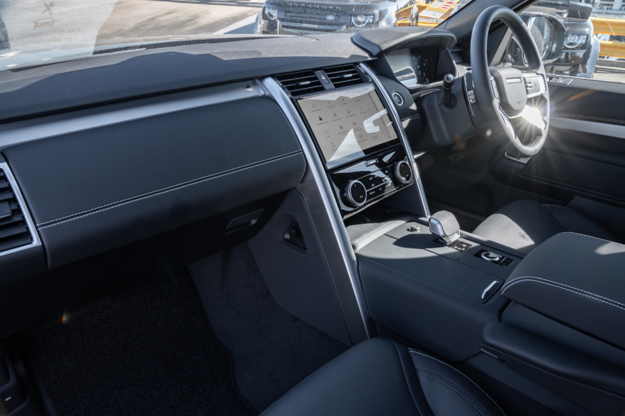 2026 Land Rover Discovery Series 5 D350 Dynamic SE SUV