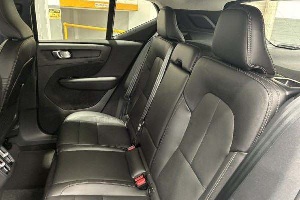 2025 Volvo XC40 XZ Plus B4 SUV Image 19