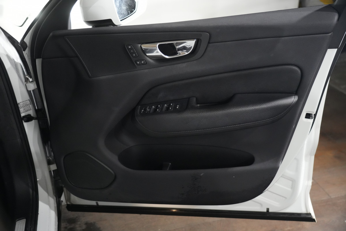 2019 Volvo XC60 UZ D4 Momentum SUV
