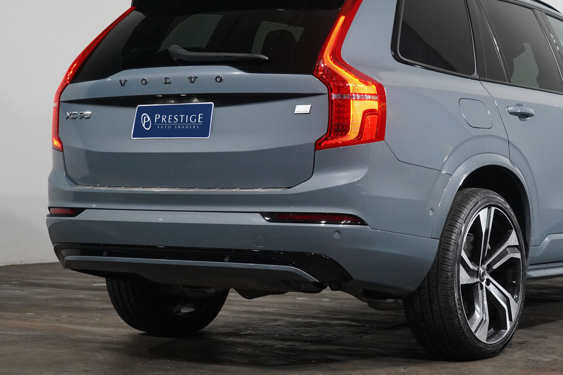 2022 Volvo XC90 Recharge Ultimate T8 Phev SUV Image 8