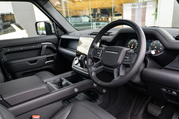 2026 Land Rover Defender L663 110 D350 X-Dynamic SE SUV image 17