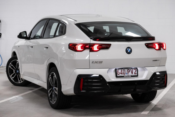 2024 BMW iX2 U10 eDrive20 M Sport SUV image 2