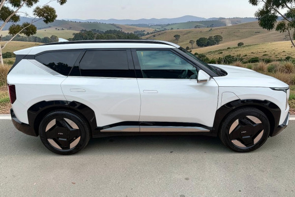 2026 Kia EV5 OVc Earth SUV Image 2