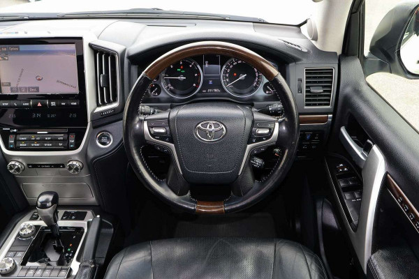 2016 Toyota LandCruiser VDJ200R Sahara SUV Image 14