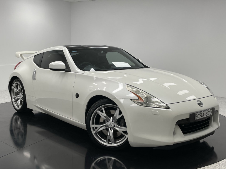 white nissan coupe