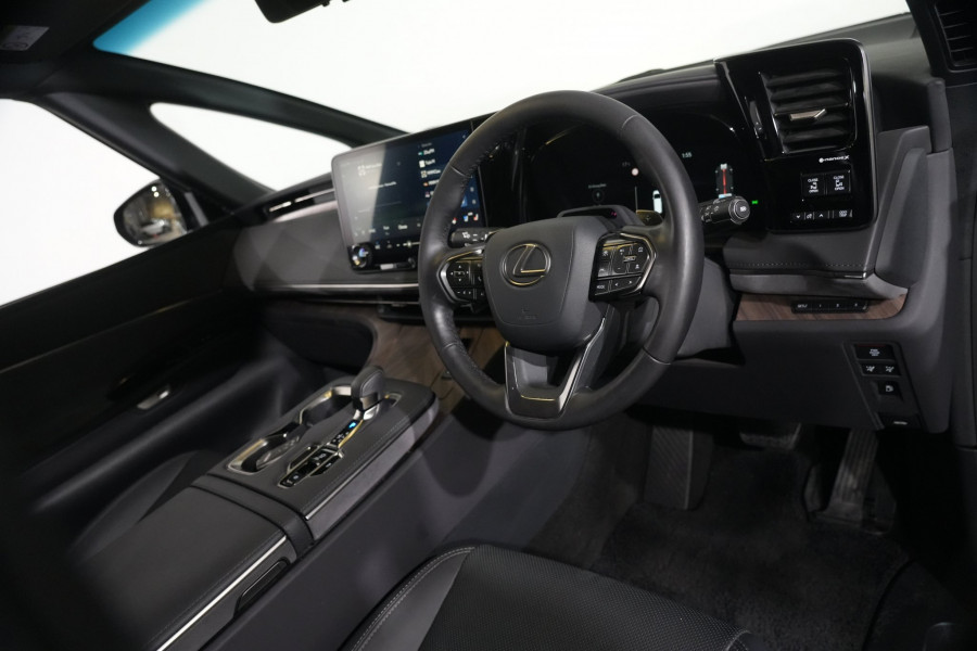 2025 Lexus LM 500h Ultra Luxury Black Trim SUV Image 11