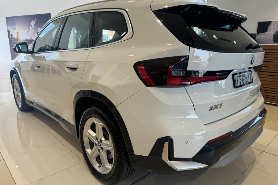 2023 BMW iX1 U11 eDrive20 xLine SUV Image 6