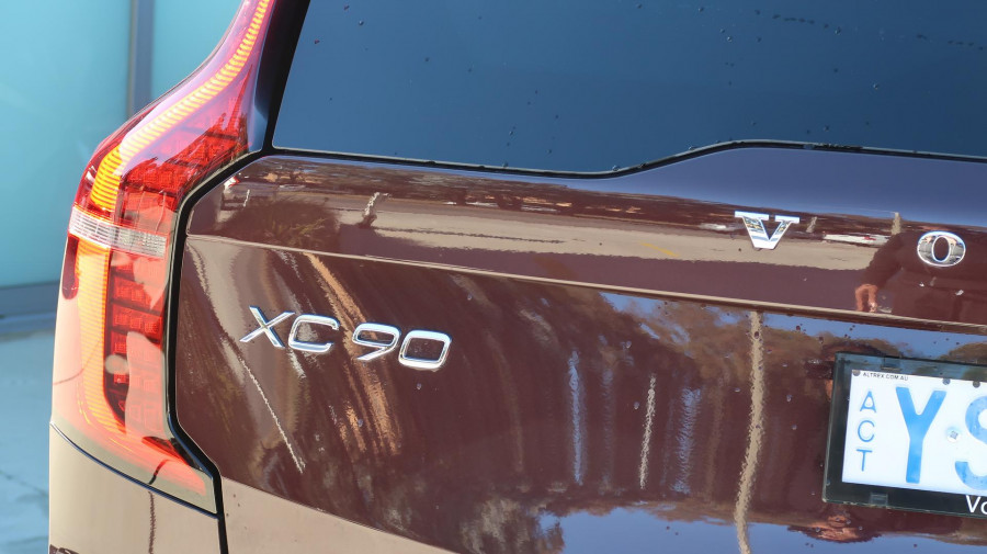 2025 MY26 Volvo XC90 L Series Plus T8 Plug-in Hybrid Dark SUV Image 26