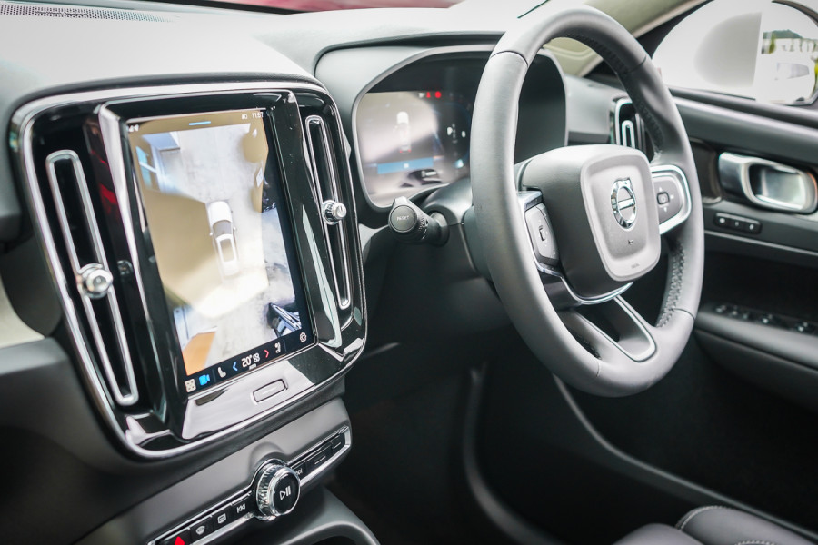 2024 MY25 Volvo XC40 XZ Ultra B4 Bright SUV Image 32
