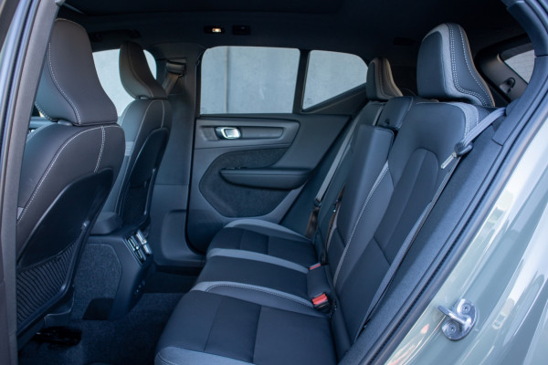 2023 Volvo XC40 P8 ULTIMATE RECHARGE BEV Sedan Image 5