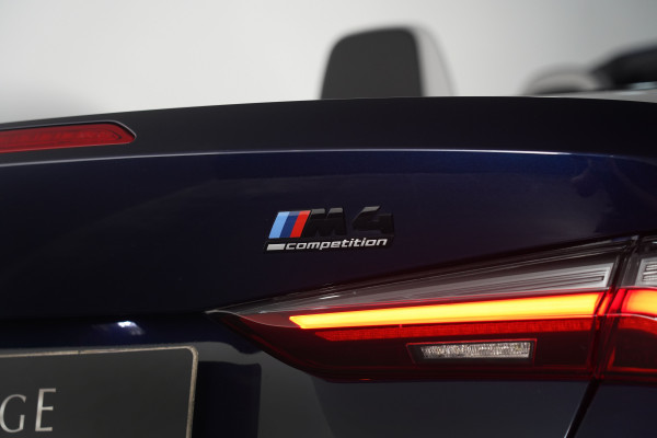 2022 BMW M4 Competition Xdrive Convertible Image 17