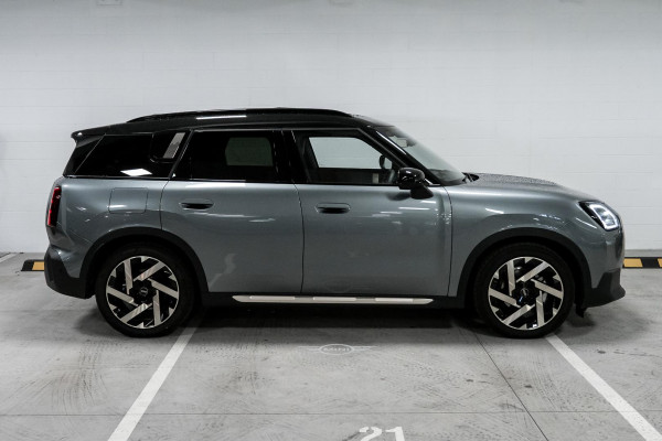 2024 MINI Countryman U25 E Favoured SUV image 3