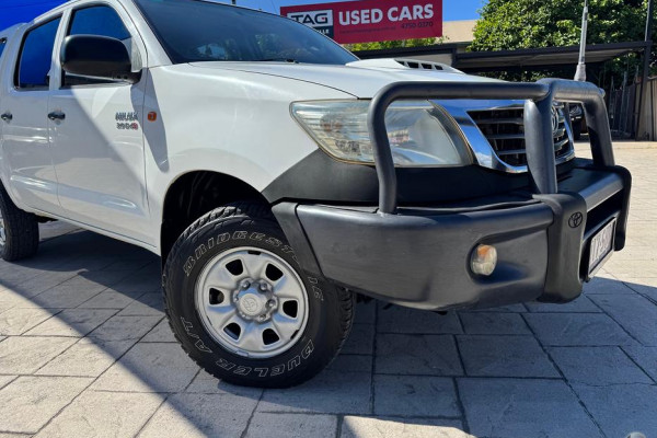 2012 Toyota HiLux SR Extra Cab Pickup