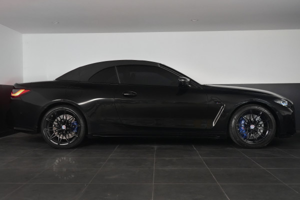 2022 BMW M4 Competition Convertible Image 17