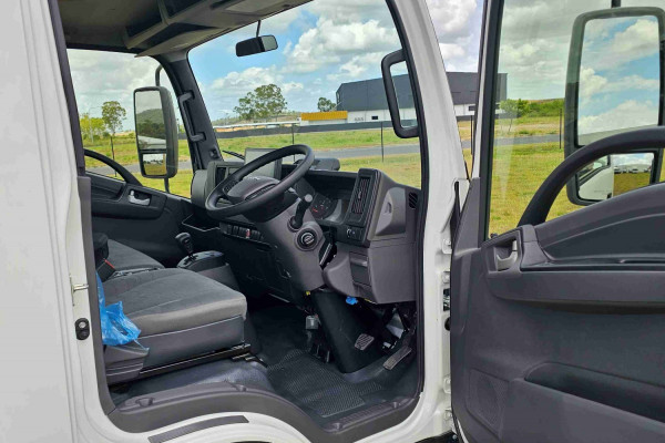 2025 Isuzu  NQR 88/80-190 AM D42 FREIGHT Curtainsider Image 14