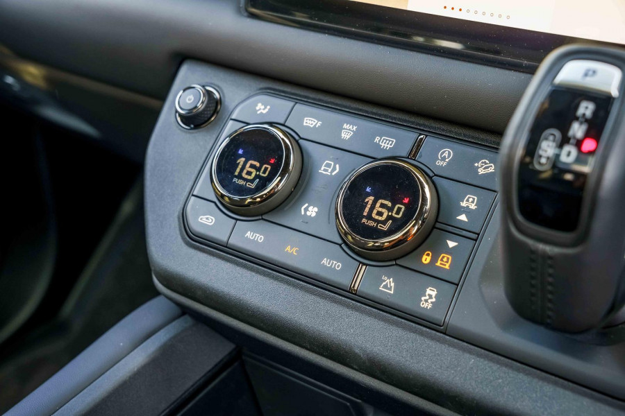 2025 MY25.5 Land Rover Defender L663 110 P635 OCTA SUV