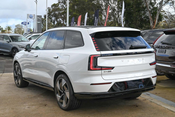 2026 Volvo EX90  Ultra Twin Motor Performance SUV Image 4