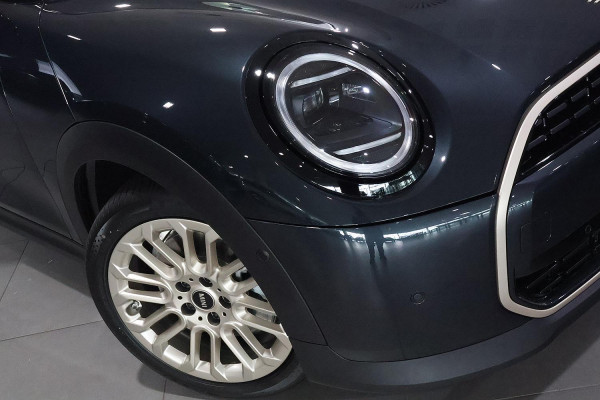 2025 MINI Cooper F65 S Favoured Hatch image 2