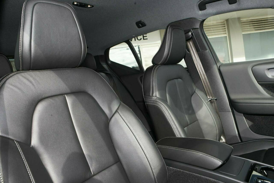 2019 Volvo XC40 T5 R-Design Suv Image 11