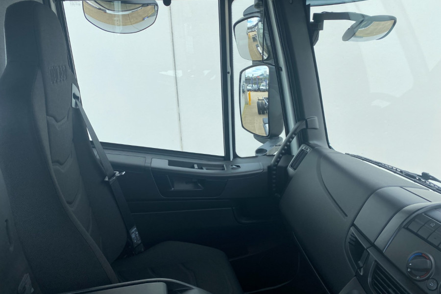2022 Iveco Eurocargo Cab chassis Image 15