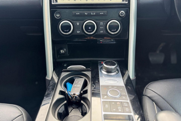 2018 Land Rover Discovery Series 5 HSE Luxury SUV Image 11