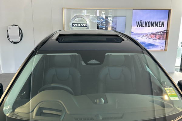 2023 MY24 Volvo XC60 UZ Recharge Ultimate T8 Plug-in Hybrid SUV Image 4