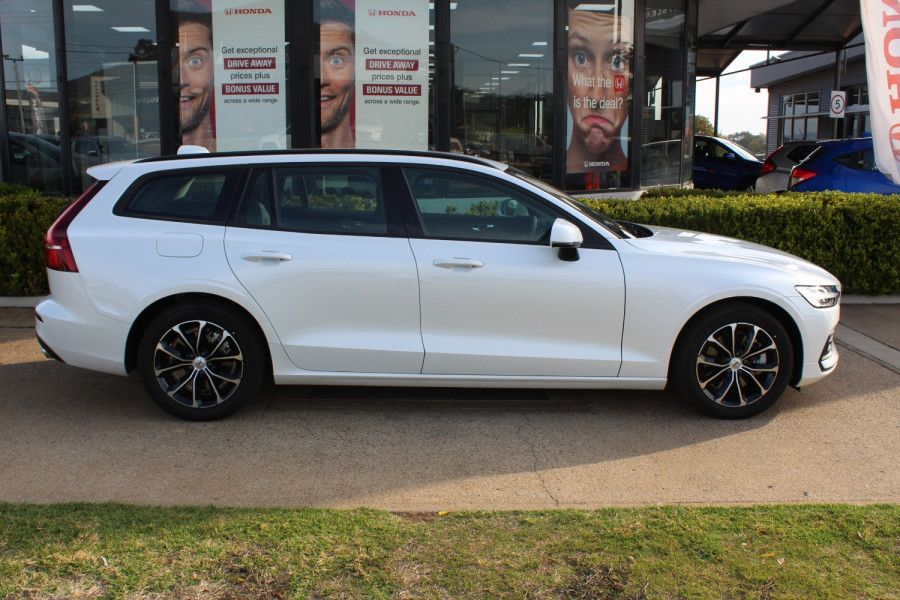 2019 MY20 Volvo V60 F-Series T5 Momentum Wagon Image 3