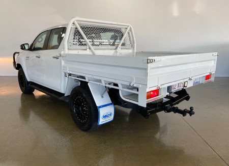 2017 Toyota HiLux SR 4x4 Double-Cab Cab-Chassis Cab chassis