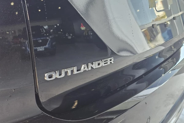 2025 Mitsubishi Outlander ZM Exceed SUV Image 21