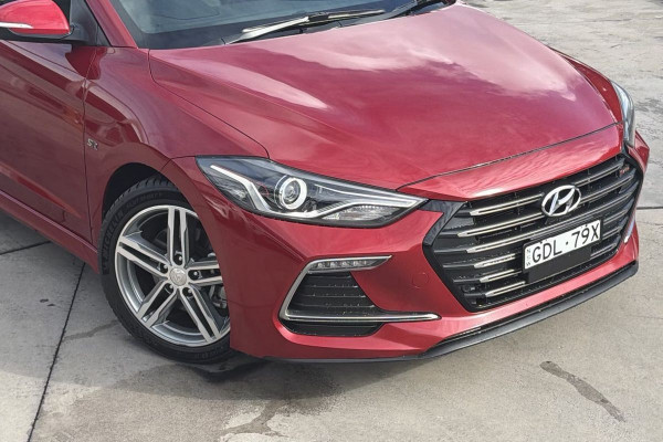 2018 Hyundai Elantra AD SR Sedan Image 3