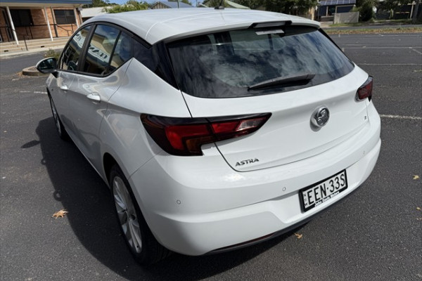 2019 Holden Astra BK R Hatch Image 3