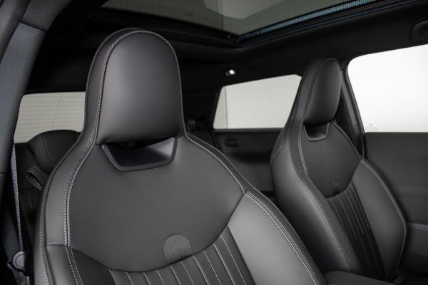 2026 MINI Cooper J01 SE Favoured Hatch