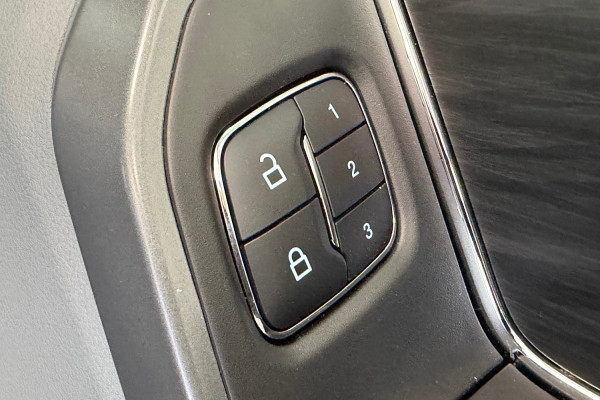 2024 Ford F-150  Lariat Dual Cab Image 22